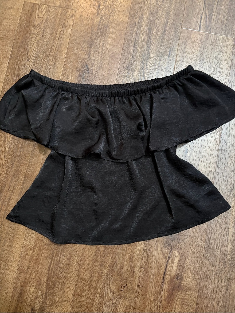 Urban Outfitters Satin Look Ruffle Off-The-Shoulder Top in Black | Size M ✨